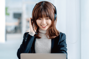 お問合せの電話にスタッフが対応します