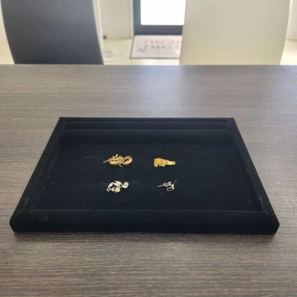 ピアス1点から買取ます